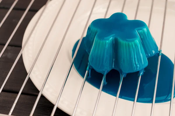 Fransız mousse kek turkuaz ayna sır ile.