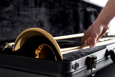  Klasik trombon eller müzisyen. 