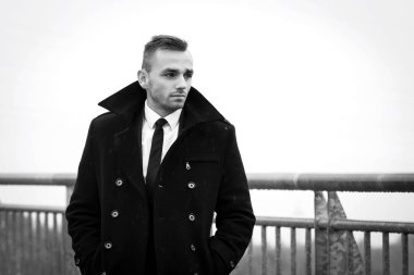 Şık yakışıklı delikanlı şık ceket..