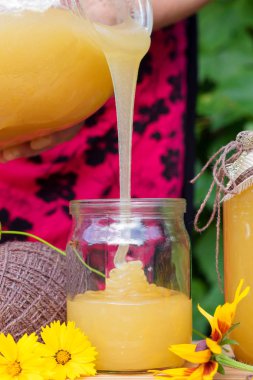 Tatlım sızıntısı gelen Cam Kavanoz. 