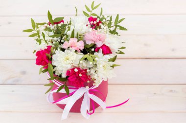 Çok güzel çiçek kompozisyon, çiçekçi, hediye kutusu.