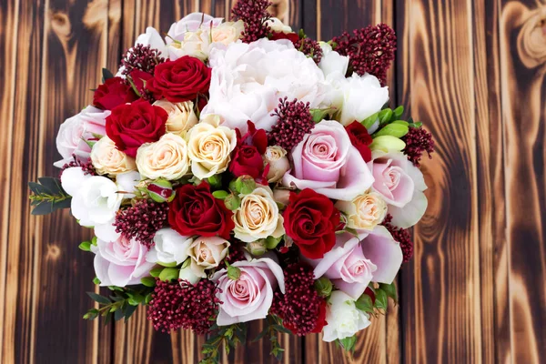 Güzel gül buket büyük düğün töreni için hazır.