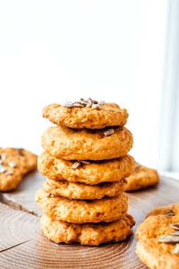 Havuçlu vejetaryen kurabiyesi. Doğal filizlenen ev yapımı yiyecekler.