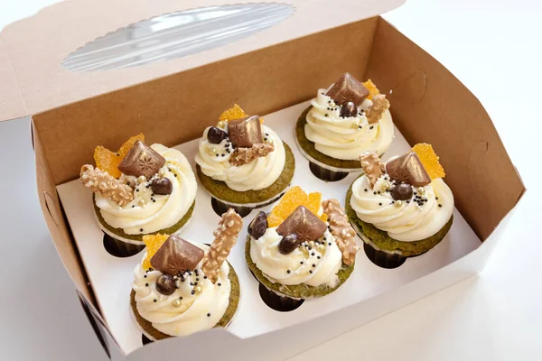 Ispanaklı ve kremalı sağlıklı kekler..