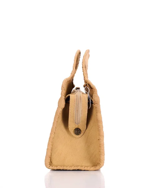 Bolsa de couro feminino em um fundo branco — Fotografia de Stock