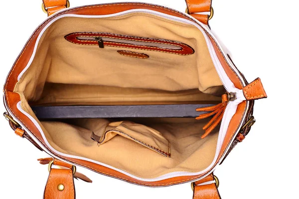 Weibliche Ledertasche auf weißem Hintergrund — Stockfoto