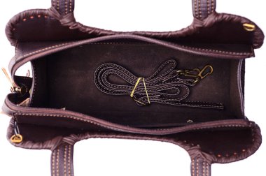 Beyaz bir arka plan üzerinde deri bayan çanta