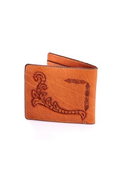 Beyaz zemin üzerinde bir deri çanta