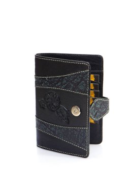 Beyaz zemin üzerinde bir deri çanta