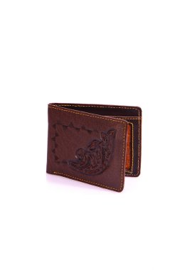 Beyaz zemin üzerinde bir deri çanta