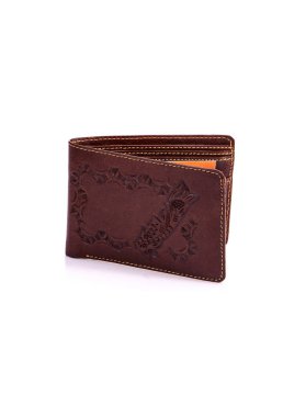 Beyaz zemin üzerinde bir deri çanta