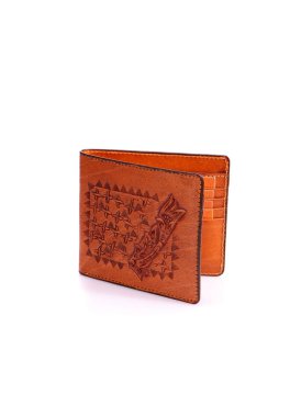 Beyaz zemin üzerinde bir deri çanta