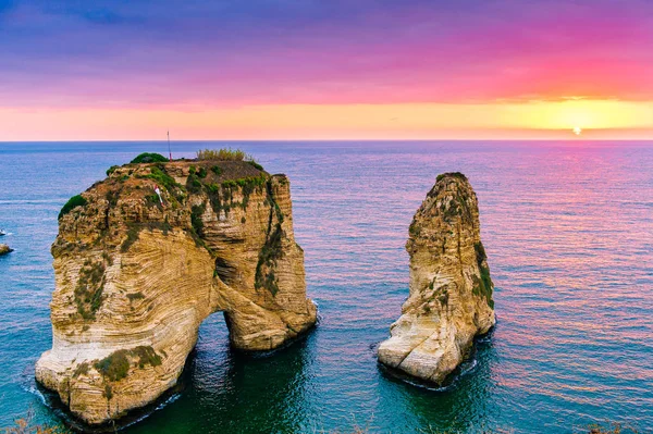 Бейрут захід сонця на скелях raouche Стокове Зображення