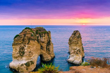 Beyrut günbatımı raouche buzlu