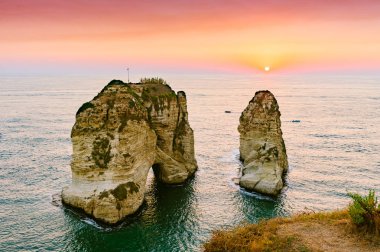 Beyrut günbatımı raouche buzlu