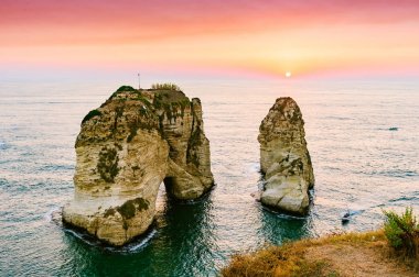 Beyrut günbatımı raouche buzlu