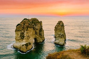 Beyrut günbatımı raouche buzlu