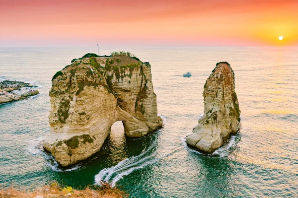 Beyrut günbatımı raouche buzlu