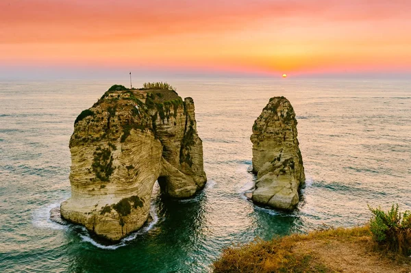 Beyrut günbatımı raouche buzlu