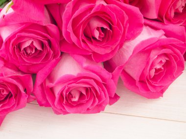 Pembe gül buketi tebrik kartı