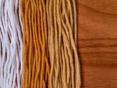 Yün iplik örnekleri renkli kına ve kına ve amalaki tarafından mix