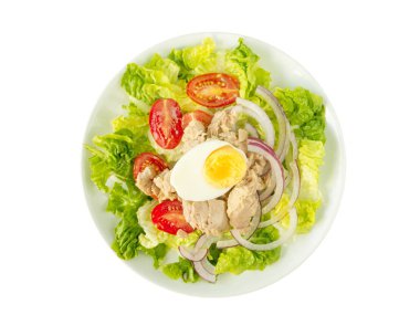 Ton balıklı salata üzerinde beyaz tabak en iyi görüntü