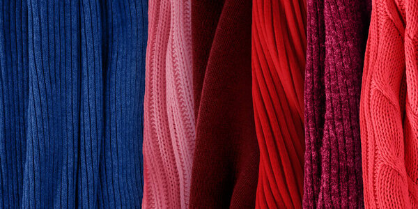 Лучшие красные цвета, соответствующие классическому синему. Цветные тенденции моды на 2020 год. Образцы тканей трикотажа
. 