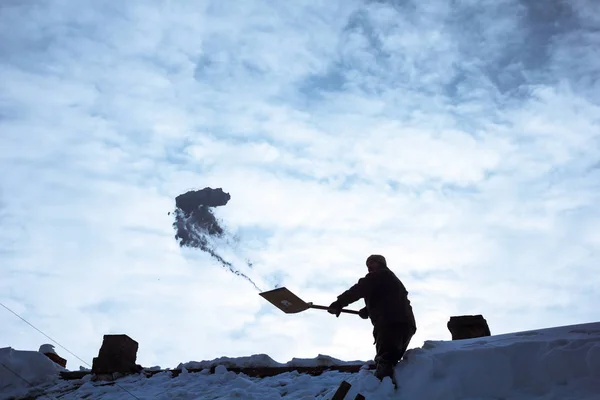 Çatı, kar temizleme