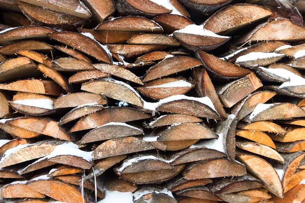 Yakacak odun yığını