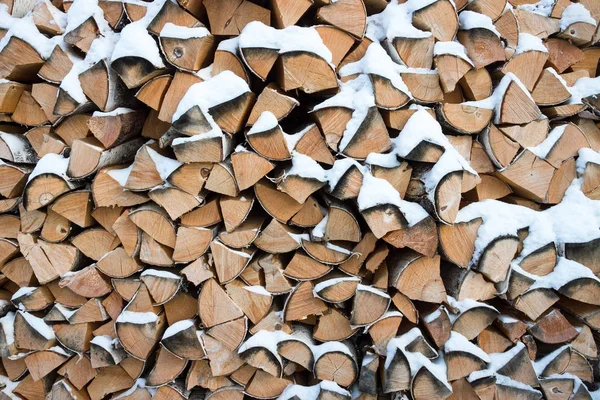 Yakacak odun yığını