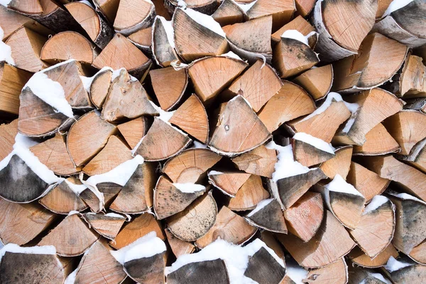 Yakacak odun yığını