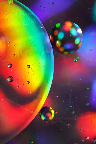 Вид Сверху Водную Поверхность Разноцветными Масляными Пузырями Рейнбоу Абстрактная Водяная — стоковое фото