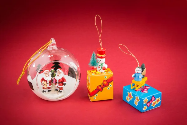 Transparent Christmas ball with Santas, Christmas tree decoratio — Stock Photo, Image