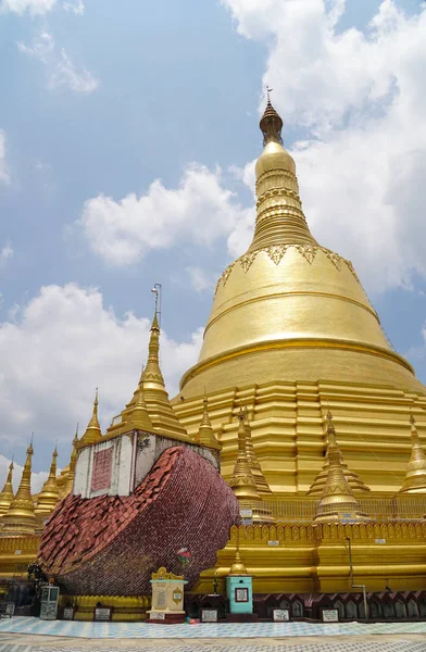 Shwemawdaw Pagoda en Rangún, Myanmar — Foto de Stock