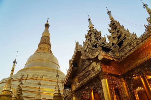 The Shwedagon Pagoda en Rangún, Myanmar —  Fotos de Stock