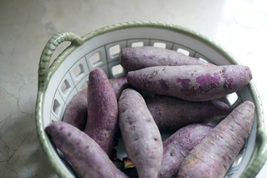 tatlı patates bir sepet içinde yukarı kapatın