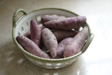 Sepette mor tatlı patates