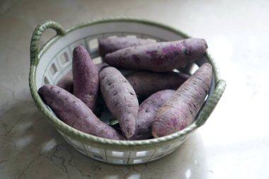 Sepette mor tatlı patates