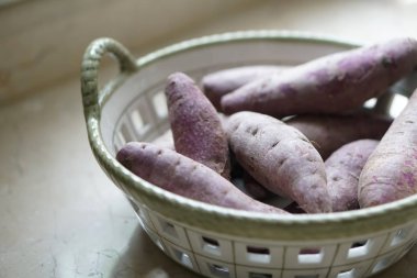 tatlı patates bir sepet içinde yukarı kapatın