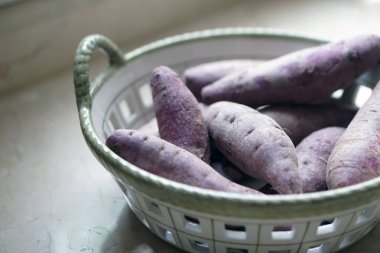 tatlı patates bir sepet içinde yukarı kapatın