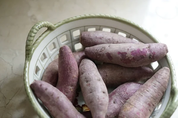 tatlı patates bir sepet içinde yukarı kapatın