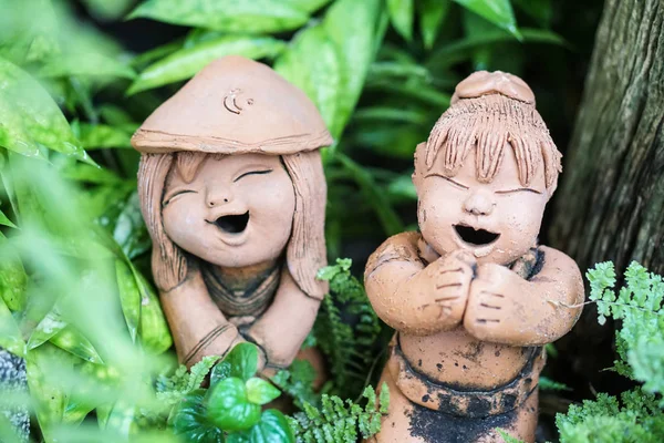 Tay Bahçe kil gülen kız resim heykel