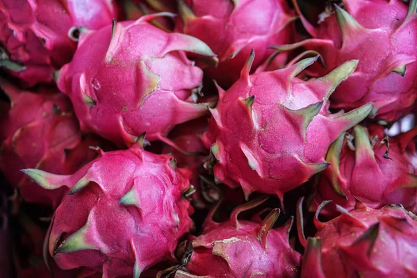 pembe taze dragon meyve piyasada