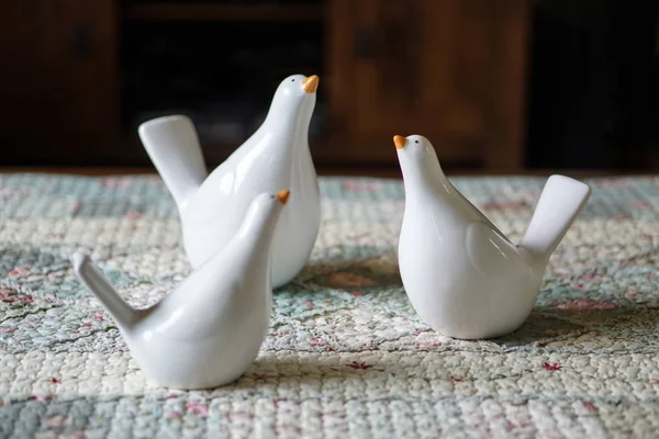 Bird porcelain for home decoration — Stock Photo, Image