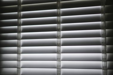 Beyaz kör gölge perde ve gölge