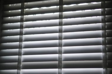 Beyaz kör gölge perde ve gölge