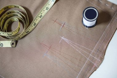 beyaz dikiş seti ve kumaş tekstil kumaş yapmak için