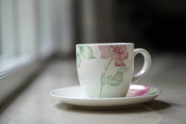 bir kahve çay fincanı pencerenin açık Manzaralı