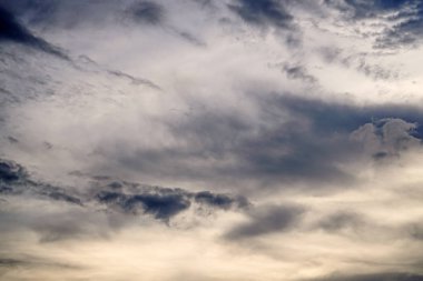 akşam mor mavi gökyüzü bulut