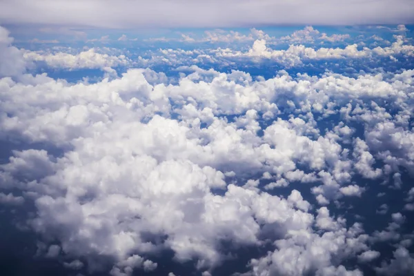 Chmura niebieski niebo ptaka od airplane — Zdjęcie stockowe
